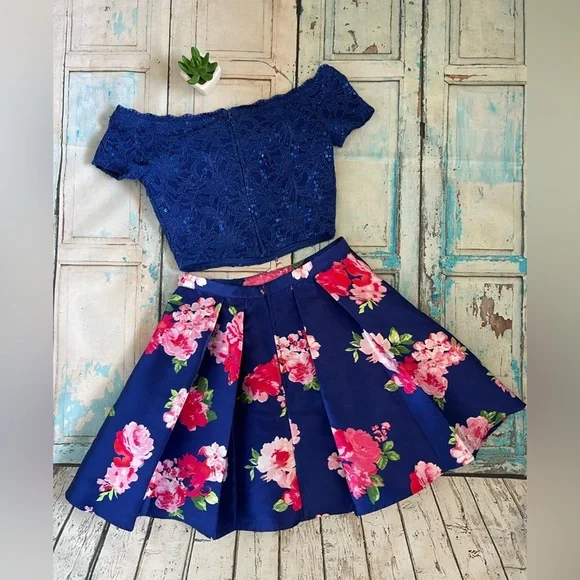 Royal blue homecoming/banquet dress - Picture 4 of 6